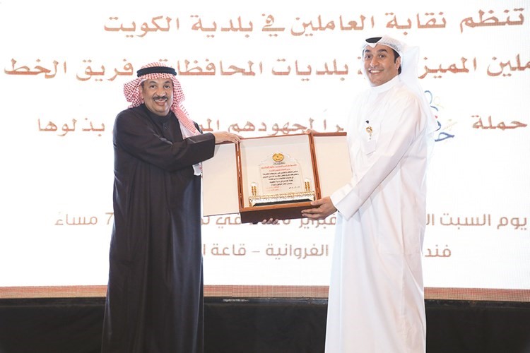 محمد العرادة مكرما م.وليد الجاسم