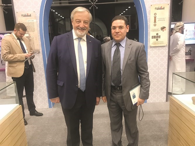 الزميل مسعد حسني مع مدير معرض باريس الدولي للكتاب فانسان مونتانيي