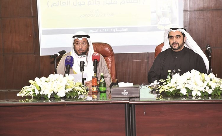 د.عبدالله المعتوق وم.بدر الصميط خلال المؤتمر 	(متين غوزال)