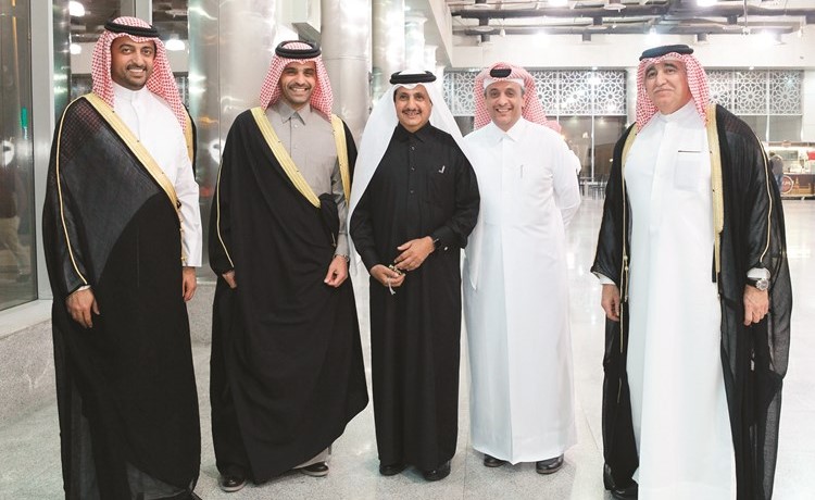 لقطة جماعية مع الشيخ محمد بن عبدالله آل ثاني ود.حمد النعيمي