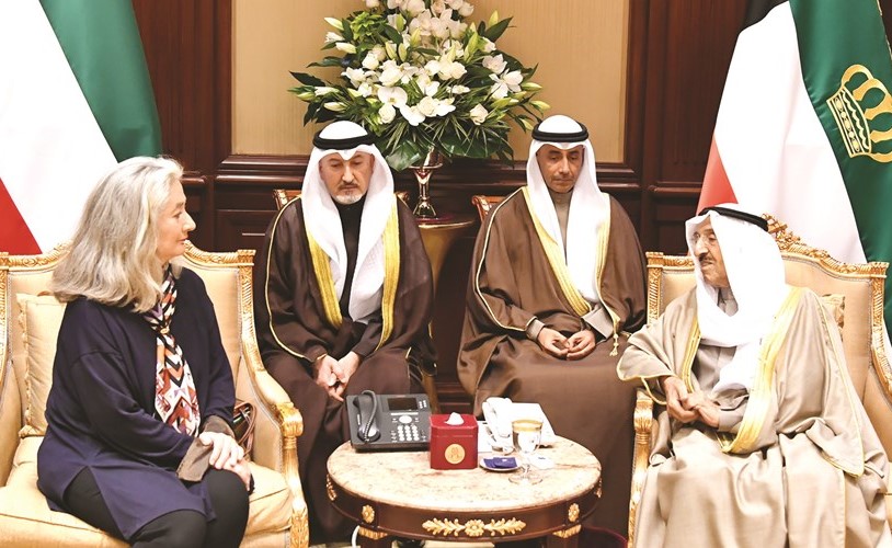 صاحب السمو مستقبلا السفيرة الفرنسية