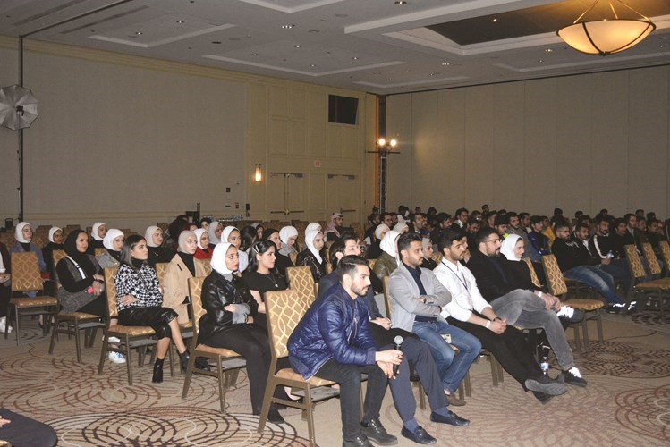 متابعة من الحضور