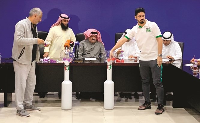 جانب من مراسم قرعة الدور ربع النهائي