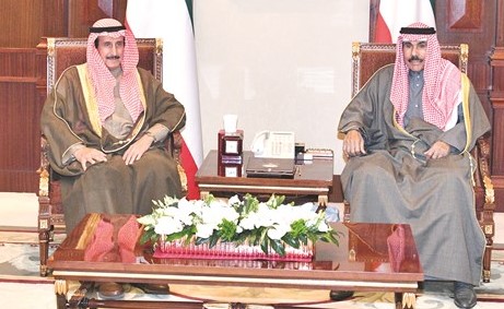 سمو ولي العهد الشيخ نواف الأحمد مستقبلا الشيخ د.إبراهيم الدعيج