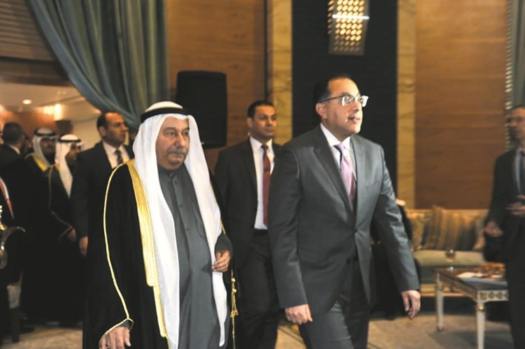 رئيس الوزراء د.مصطفى مدبولي يقدم التهاني للسفير محمد الذويخ