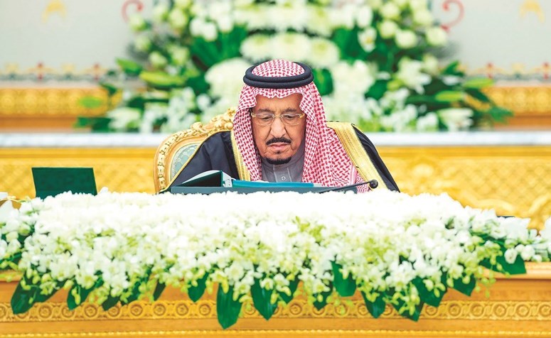 خادم الحرمين الشريفين الملك سلمان بن عبد العزيز مترئسا جلسة مجلس الوزراء	(واس)