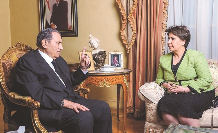 الرئيس المصري الأسبق الراحل حسني مبارك خلال حواره مع الزميلة فجر السعيد والمنشور في الأنباء