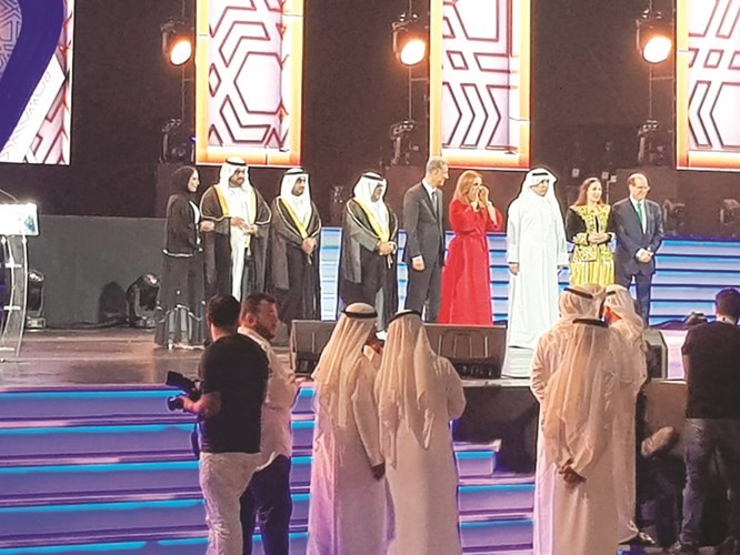 لجنة تحكيم فئة الرواية للكبار ومن ضمنهم د.علي العنزي والروائي طالب الرفاعي