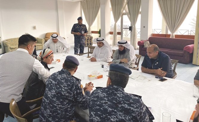 قيادات الصحة والداخلية والمالية خلال إجراءات تسلم منتزه الخيران