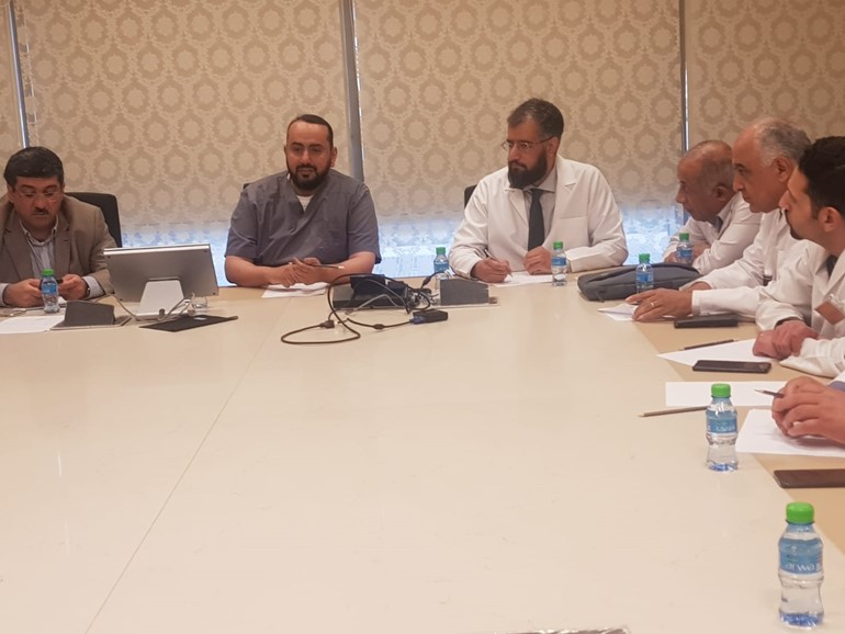 وزير الصحة يجتمع مع الأطباء المشرفين على الحالات المصابة بـ"كورونا"