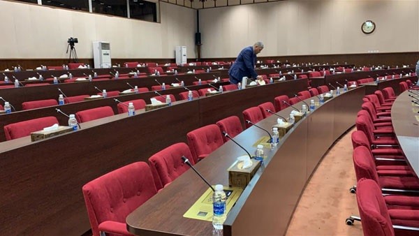 البرلمان العراقي يرجئ التصويت على الحكومة الجديدة لعدم اكتمال النصاب