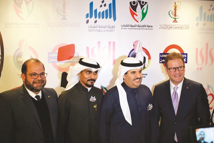 الشيخ دعيج الخليفة مع أحمد الصيرفي وفياض عماد خلال المهرجان