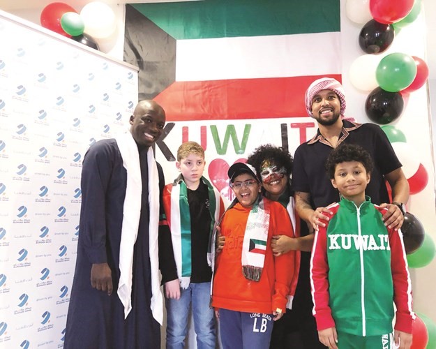 مشاركة الأطفال فرحة الأعياد الوطنية