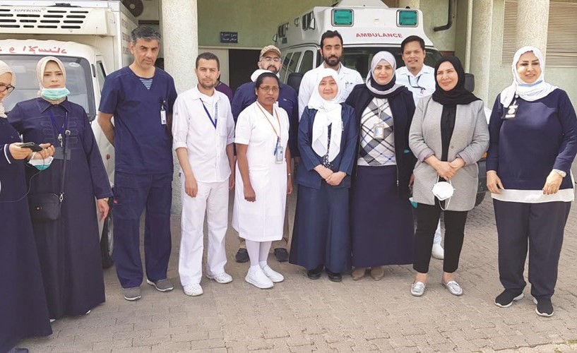 عدد من أعضاء الفرق الطبية