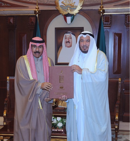 سمو ولي العهد الشيخ نواف الأحمد يتسلم من تقرير برامج مبادرة إطعام مليار جائع 