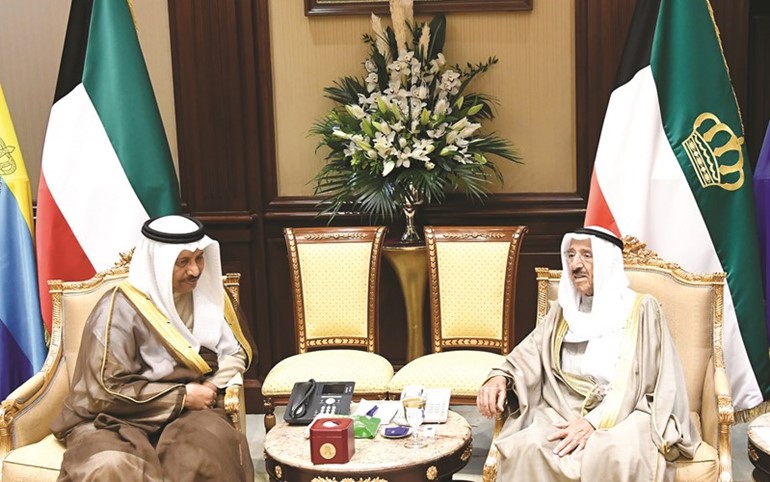 صاحب السمو الأمير الشيخ صباح الأحمد مستقبلا سمو الشيخ جابر المبارك