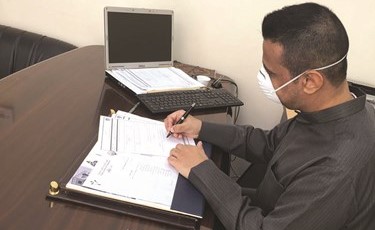 موظف في إدارة تفتيش العمل