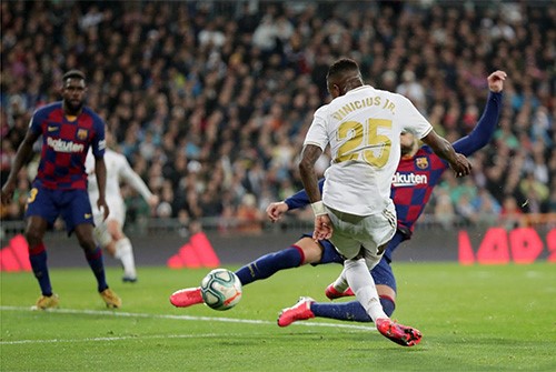 "الملكي" يتلاعب ب "البارسا" في "الكلاسيكو"