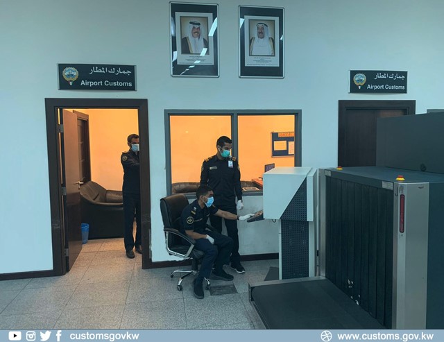 الإدارة العامة للجمارك وزعت كمامات ونظارات واقية وقفازات على قوة الجمارك