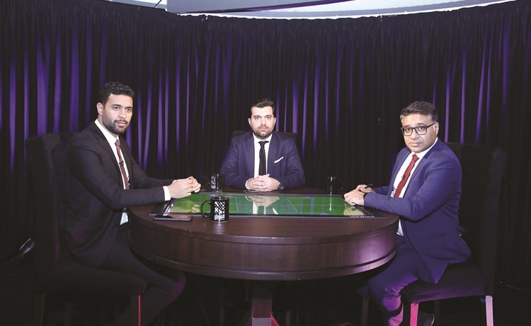 الإعلامي مهند يوسف مع المدرب ناصر الشطي والمحلل علي العليوة	(ريليش كومار)