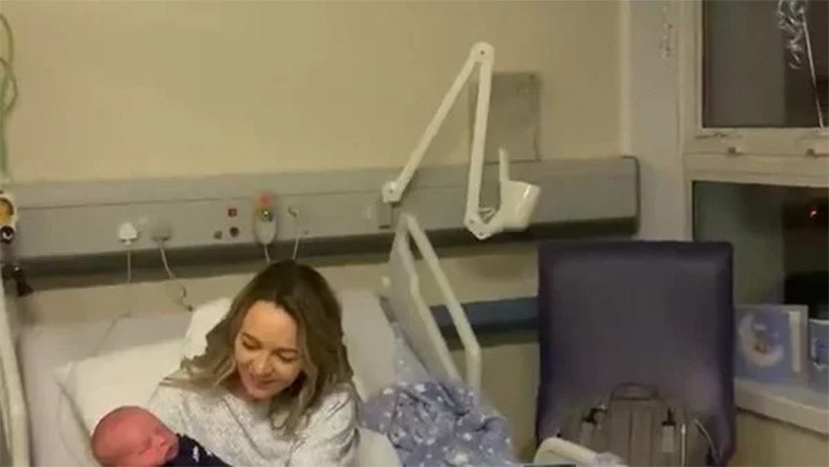 بالفيديو.. رد فعل غريب من طفلة في أول لقاء بينها وبين شقيقها حديث الولادة