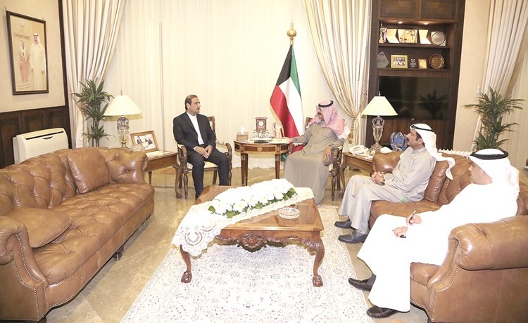 خالد الجارالله خلال اجتماعه مع السفير الإيراني بحضور السفير أيهم العمر