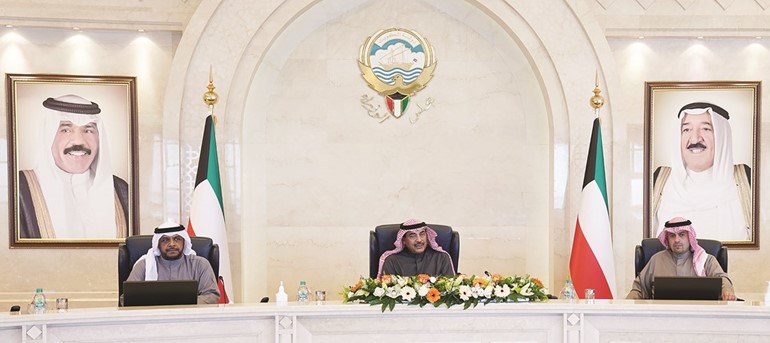 سمو الشيخ صباح الخالد مترئسا اجتماع مجلس الوزراء بحضور الشيخ أحمد المنصور وأنس الصالح