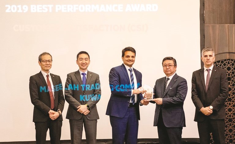 ممثل الملا موتورز متسلما جائزة التميز لأعلى تقييم في مؤشر رضا العملاء لعام 2019