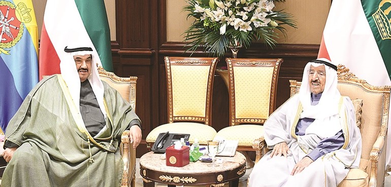صاحب السمو الأمير خلال استقباله سمو الشيخ ناصر المحمد