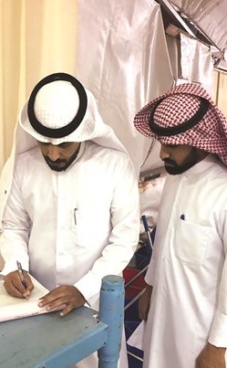 تحرير إحدى المخالفات خلال الجولة