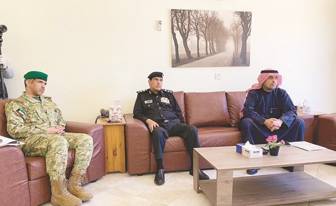 أنس الصالح والفريق عصام النهام خلال استقبالهما اللواء الركن فالح شجاع