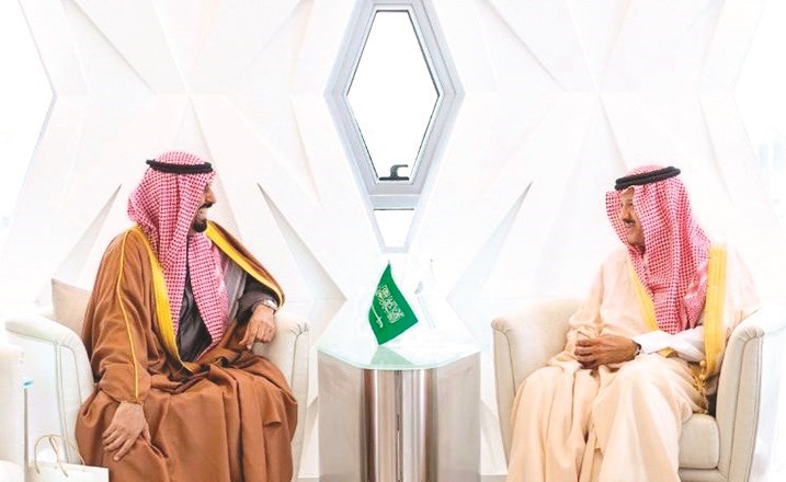الشيخ علي الخالد خلال لقائه مع الأمير سلطان بن سلمان