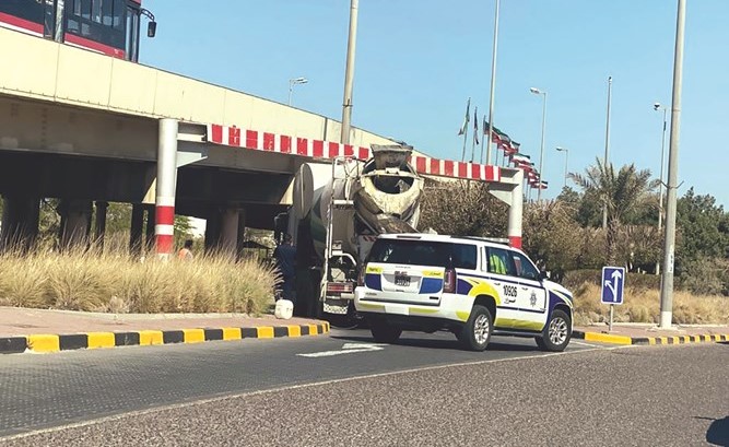 الخلاط وقد أعاق السير على الدائري السادس