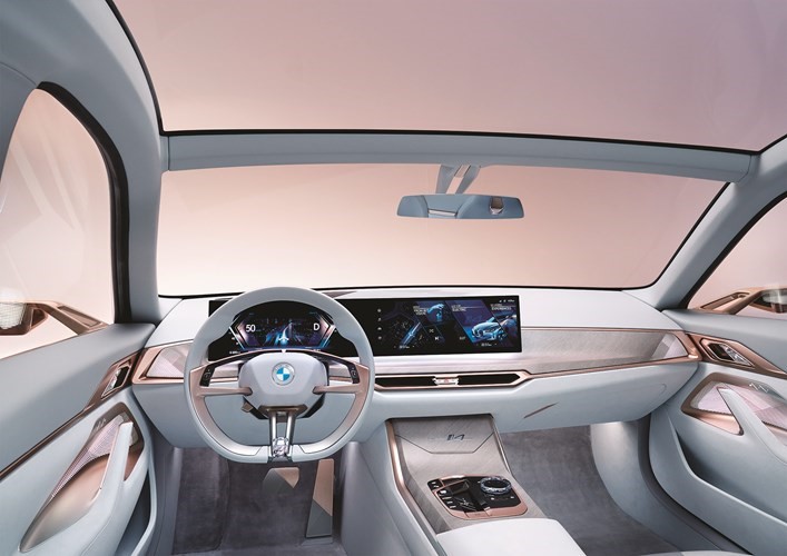 BMW Concept i4.. تصميم مستقبلي ومزايا متطورة