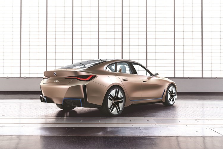 BMW Concept i4.. تصميم مستقبلي ومزايا متطورة