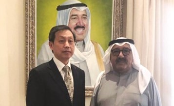 الشيخ ناصر صباح الأحمد مستقبلا السفير الصيني