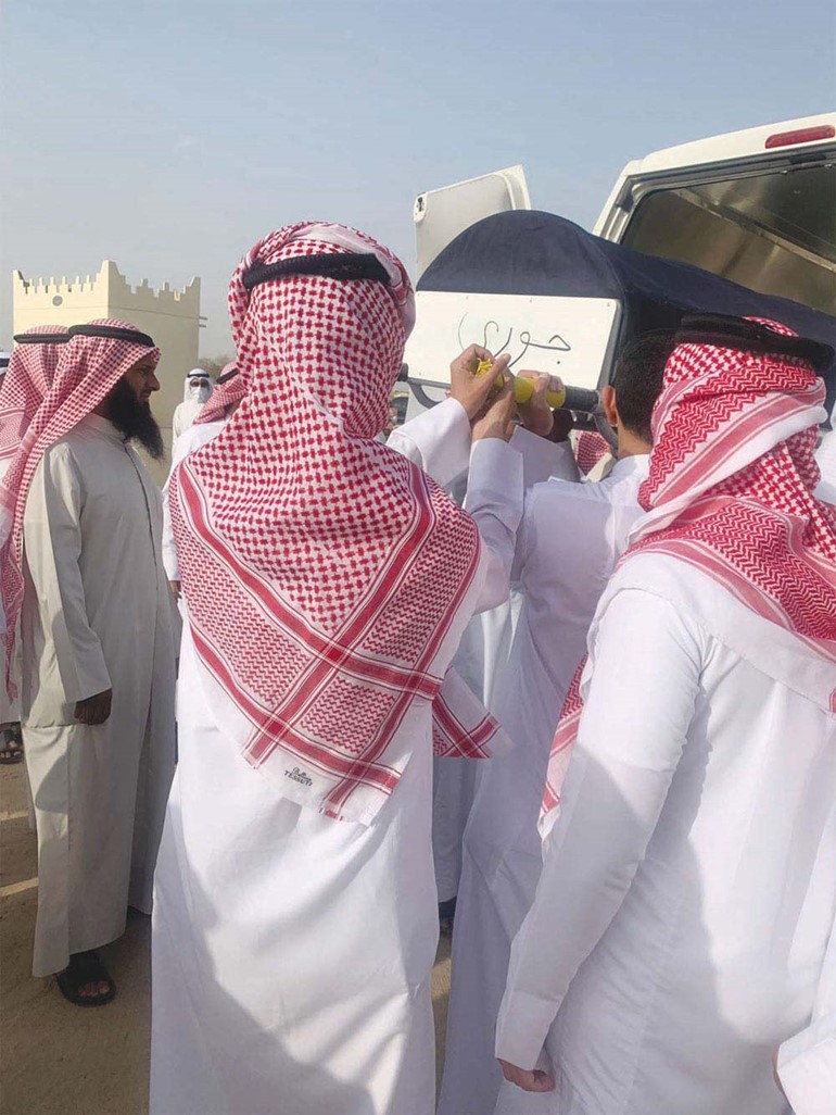 جانب من تشييع جثامين الأطفال الـ 8