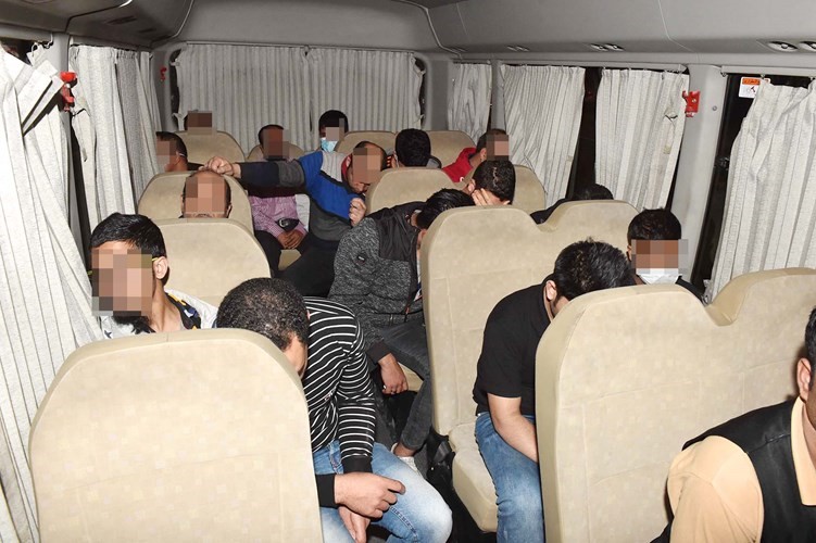 14 مخالفا إلى الإبعاد