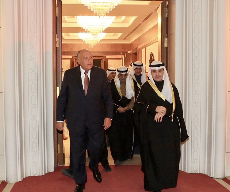 تأكيداً لما انفردت بنشره "الأنباء" أمس.. وزير الخارجية الشيخ د. أحمد الناصر  يستقبل نظيره المصري سامح شكري  في مستهل زيارة رسمية يقوم بها إلى البلاد