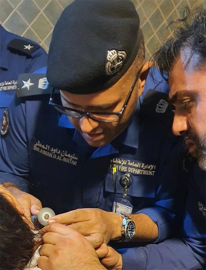 تخليص طفلة من قطعة حديدية انحشرت في رقبتها