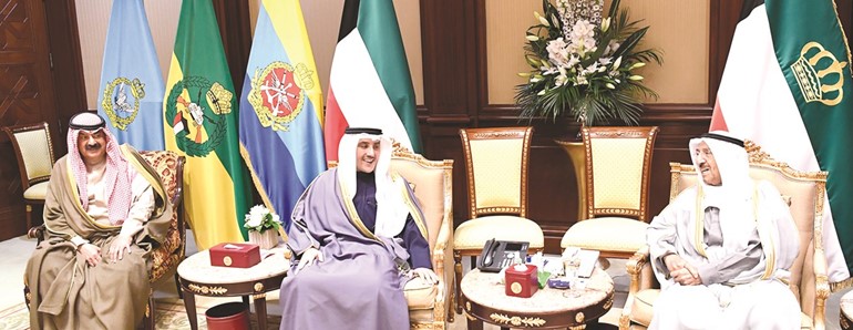 صاحب السمو الأمير مستقبلا الشيخ د.أحمد ناصر المحمد وخالد الجارالله