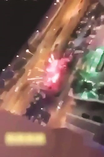 الألعاب النارية في طريقها إلى الأرض