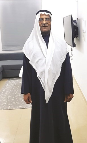 المطرب القدير عباس البدري في شقته