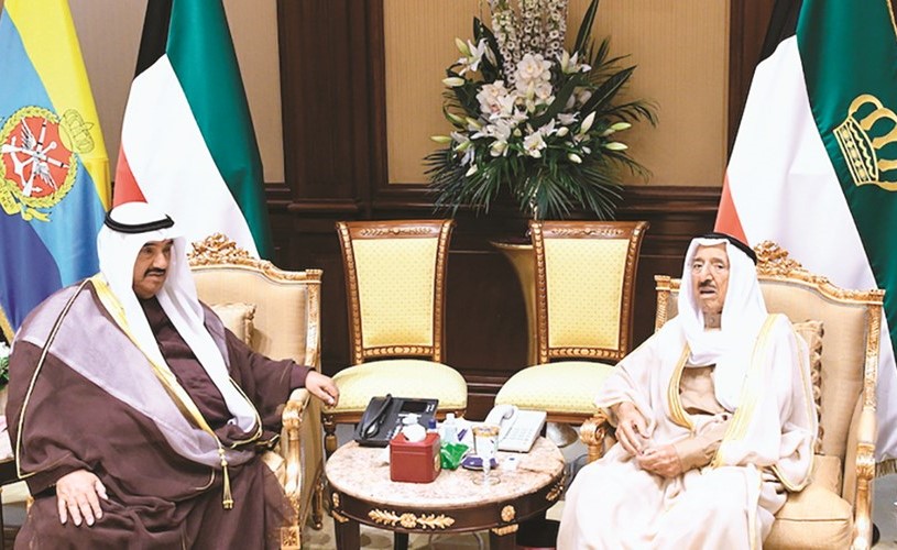 صاحب السمو الأمير الشيخ صباح الأحمد مستقبلا سمو الشيخ ناصر المحمد