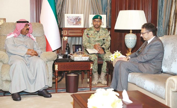 الشيخ مشعل الأحمد مستقبلا السفير الإيطالي