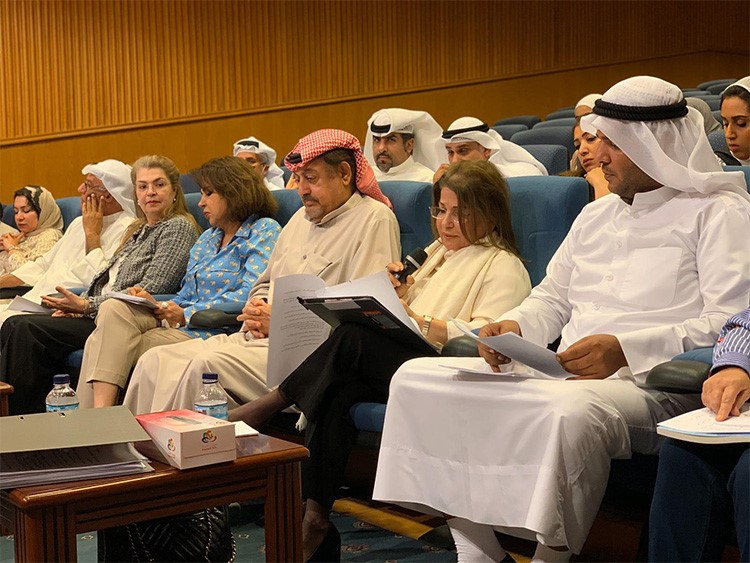العبدالجليل اجتمع مع عدد من فناني المرسم الحر: تشكيل لجنة صياغة للائحة داخلية ونظام أساسي لعمل الفنانين