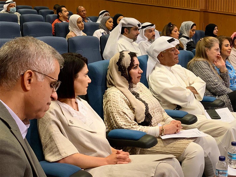 العبدالجليل اجتمع مع عدد من فناني المرسم الحر: تشكيل لجنة صياغة للائحة داخلية ونظام أساسي لعمل الفنانين