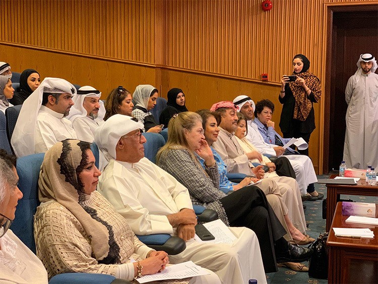 العبدالجليل اجتمع مع عدد من فناني المرسم الحر: تشكيل لجنة صياغة للائحة داخلية ونظام أساسي لعمل الفنانين