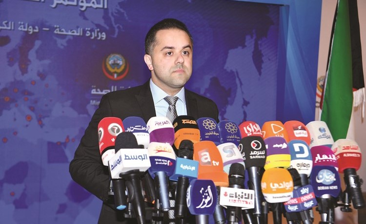 د.عبدالله السند خلال المؤتمر الصحافي(قاسم باشا)