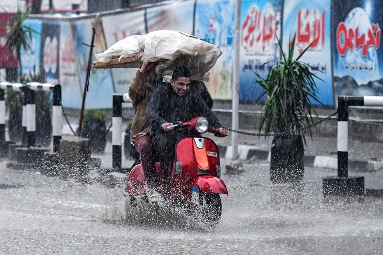 مصر: إعلان «الطوارئ» بالجهات الخدمية بسبب سقوط الأمطار